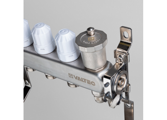 Коллекторная группа Valtec из нержавеющей стали, 1" x 3/4" ЕК на 4 выхода, с регулирующими клапанами и расходомерами, с сервисной группой VTc.579.EMNX.0604